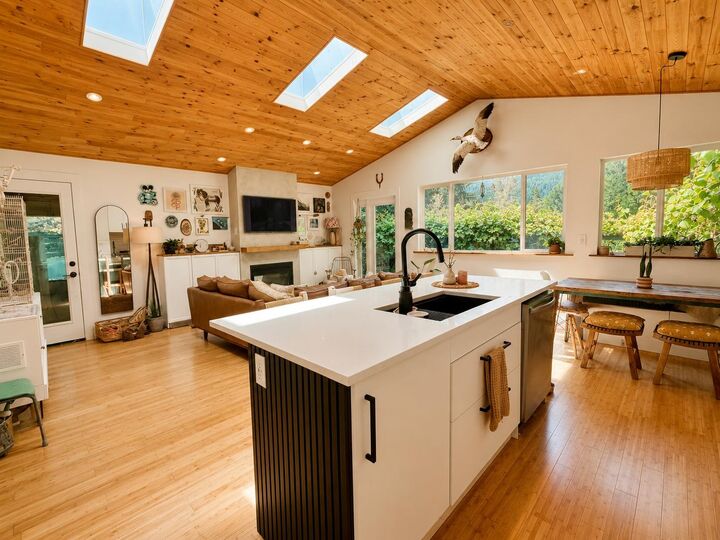 Property Photo: 41741 Dogwood Place BC V8B 1G5