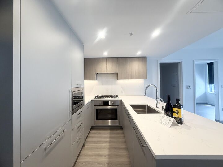 Property Photo: 6608 Sussex Avenue 2001 BC V5H 3C6