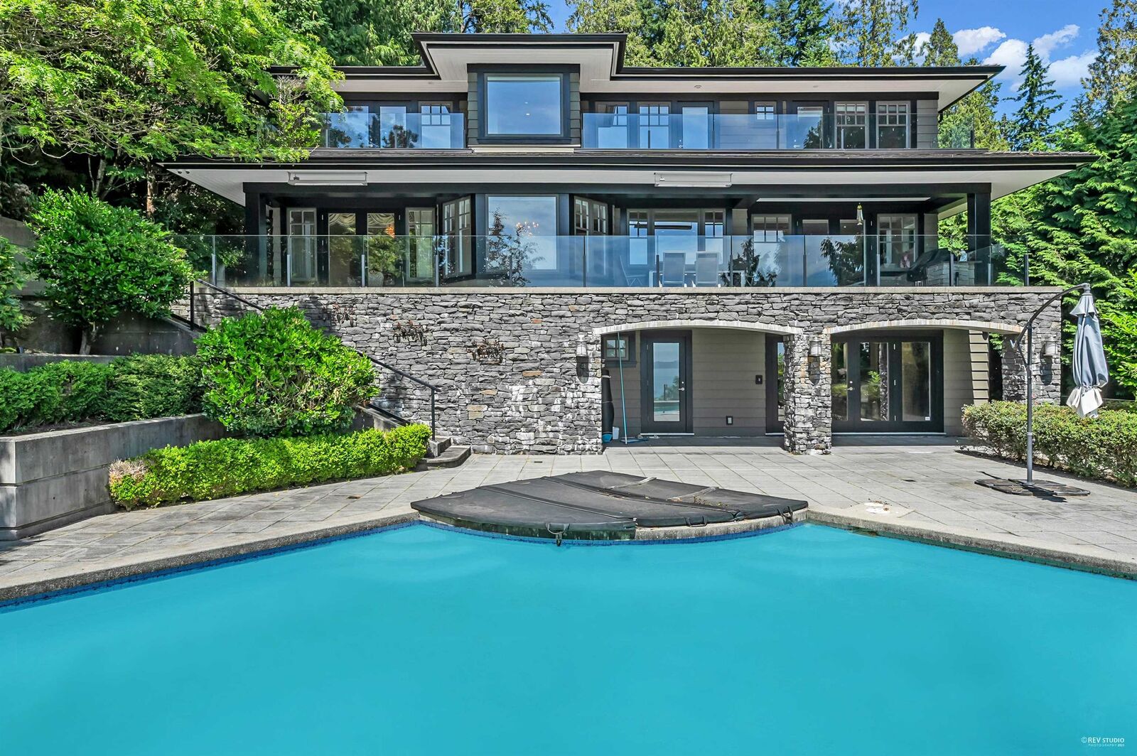 Property Photo: 4668 Clovelly Walk BC V7W 1H5