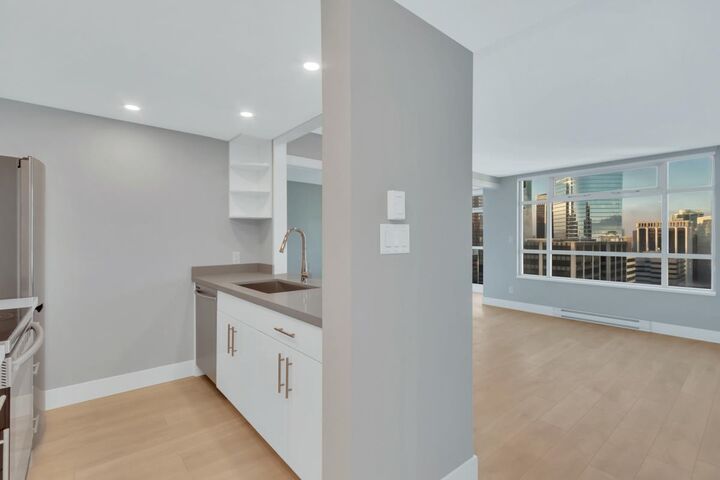 Property Photo: 438 Seymour Street 2503 BC V6B 6H4