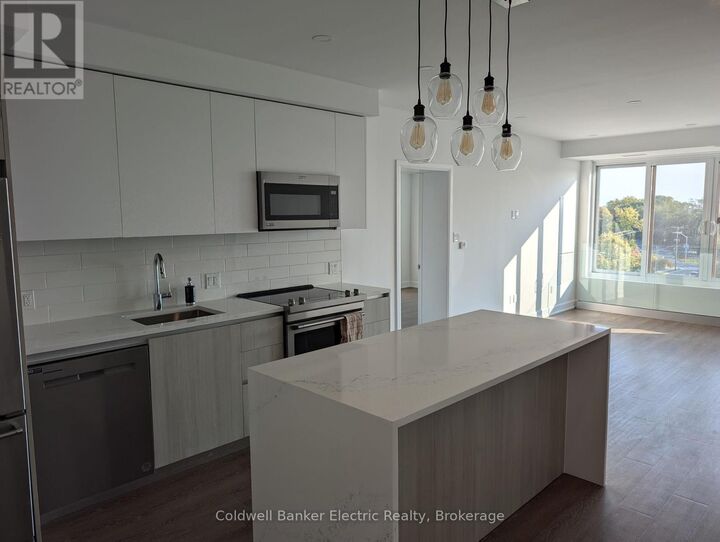 Photo de la propriété:  195 Hunter Street East 802  ON K9H 1G9 