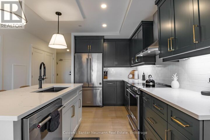 Property Photo:  71 Wyndham Street South 1206  ON N1E 0T7 