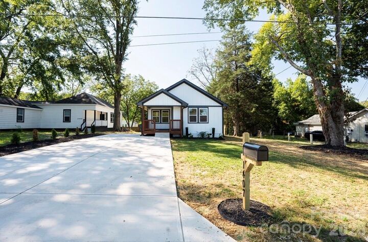 Property Photo: 1407 Birch Street NC 28081