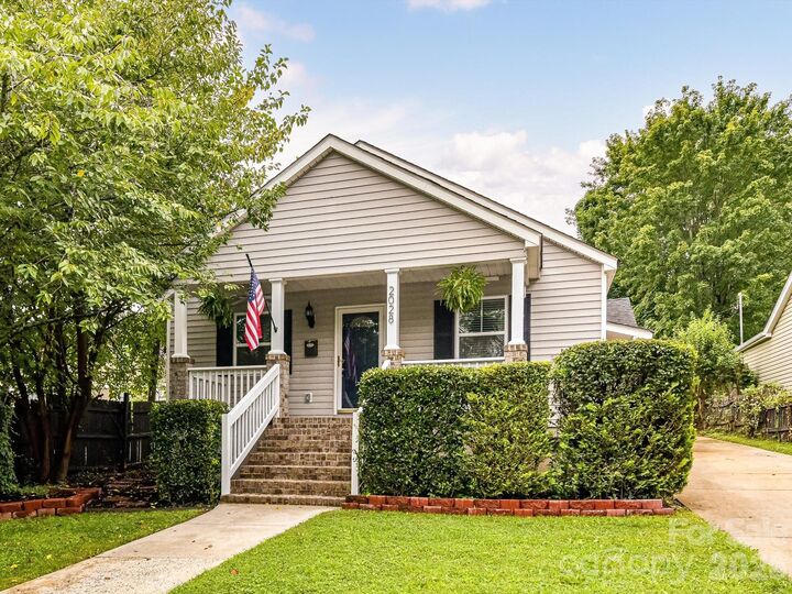 Property Photo:  2028 Hamorton Place  NC 28205 