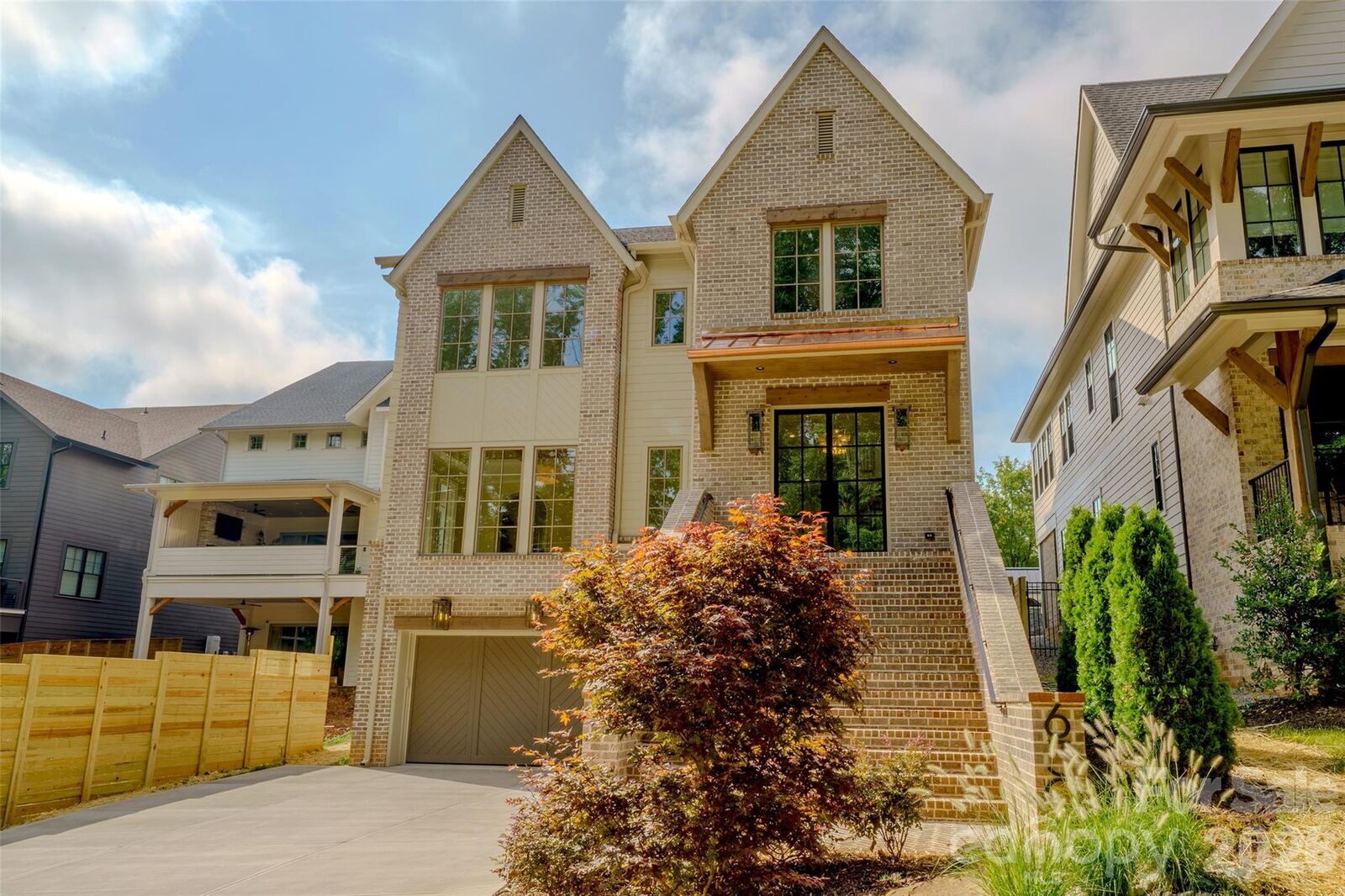 Property Photo: 630 Ashworth Road NC 28211