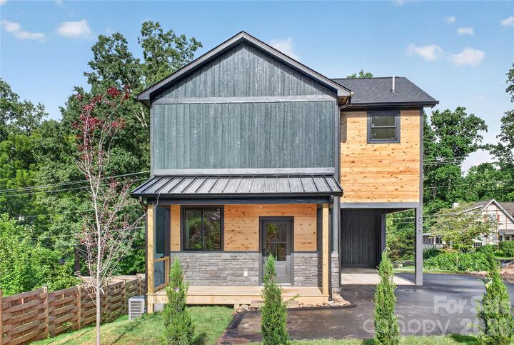 Property Photo:  1013 Fassifern Court  NC 28791 