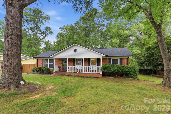 Property Photo: 3628 Winterfield Place NC 28205