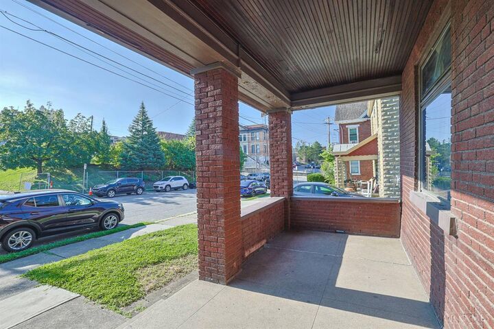 Property Photo:  2555 Fairview Avenue  OH 45219 