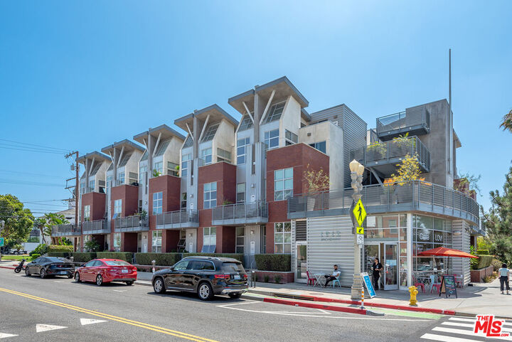 Property Photo: 1912 Broadway, Unit 307 CA 90404