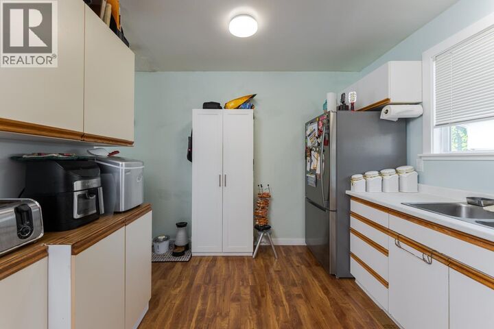 Property Photo:  180 McArthur Place  BC V2M 5N4 