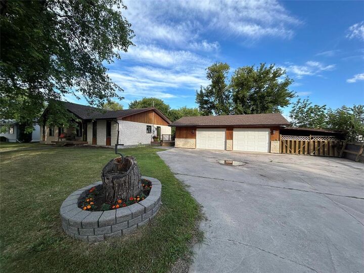 Property Photo:  5 Tamarac Street  MB R0E 1M0 
