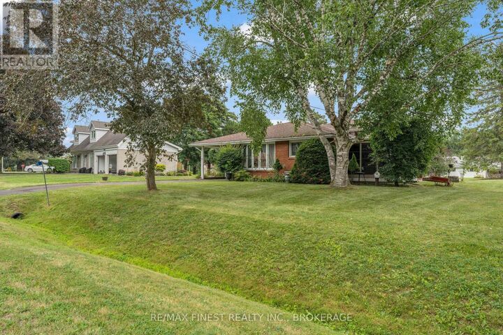Property Photo: 21 Greenfield Park ON K0K 1V0