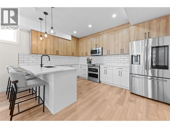 Property Photo:  1034 Martin Avenue 4  BC V1Y 6V5 