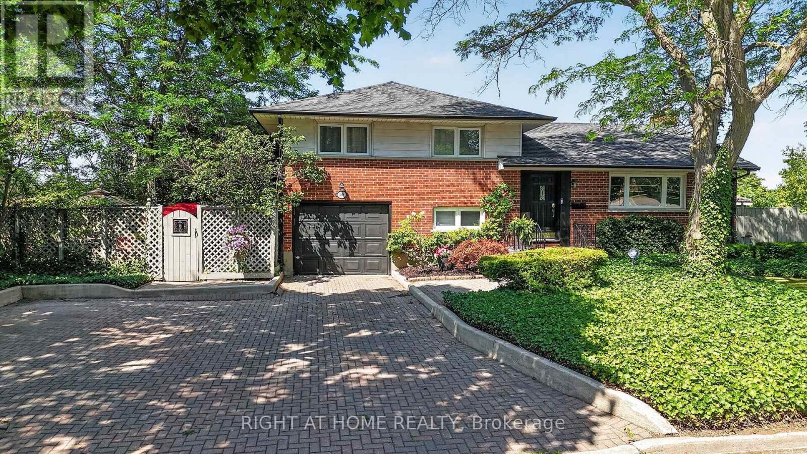 Property Photo: 366 Burlington Crescent ON N5Z 3H1