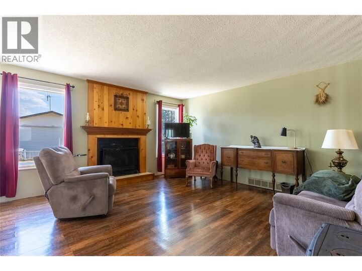 Property Photo:  297 Chestnut Court  BC V0K 1W0 
