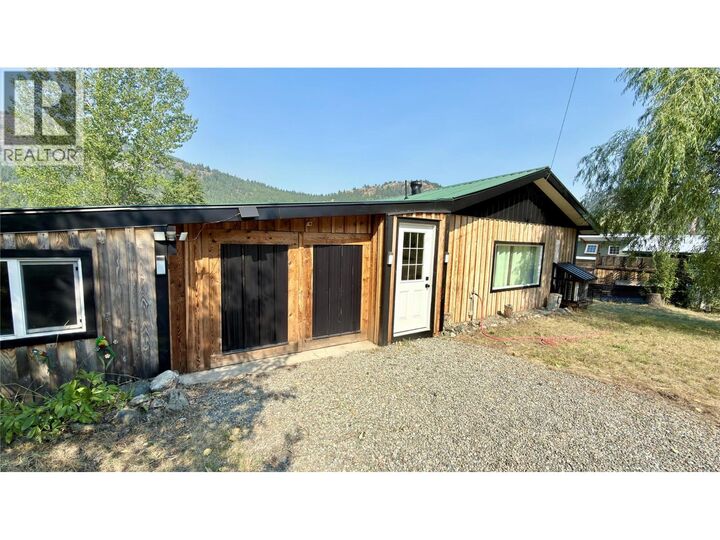 Property Photo:  425 Everette Avenue  BC V0H 1J0 