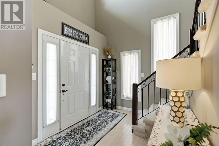 Property Photo: 67 Parkview Ct ON P6B 6K6