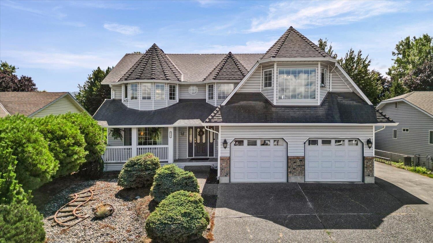 Property Photo:  45396 Carriage Way  BC V2R 2V4 