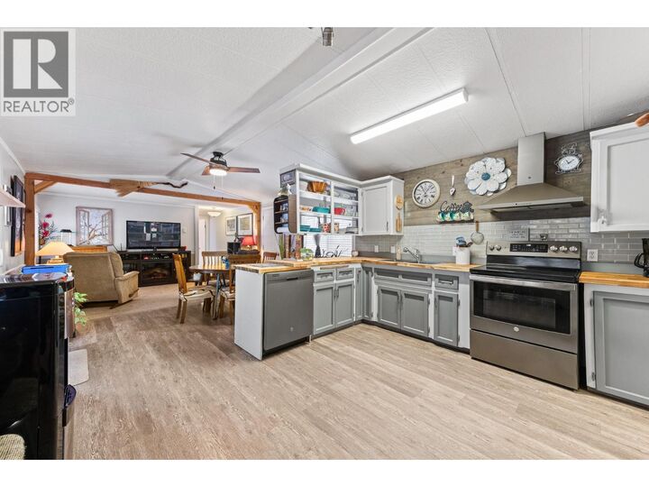 Property Photo:  5807 Birch Avenue  BC V0B 1W1 
