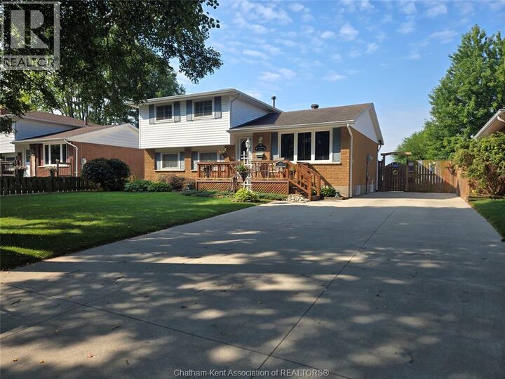 Property Photo:  16 Donalda Drive  ON N7L 4J5 