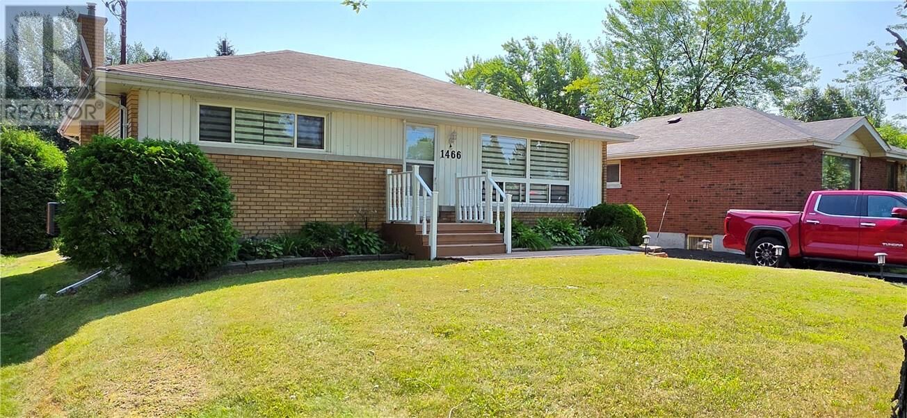 Property Photo: 1466 Agincourt Avenue ON P3A 3K1