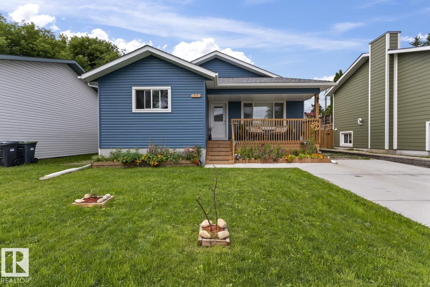 Property Photo:  615 10 Street  AB T9M 1B1 