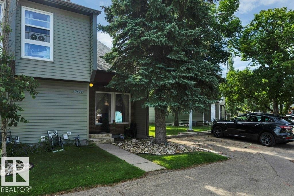 Property Photo:  5451 Hill View Crescent NW  AB T6L 1V9 