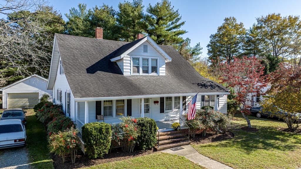 Property Photo:  4 Lake St  VA 23417 