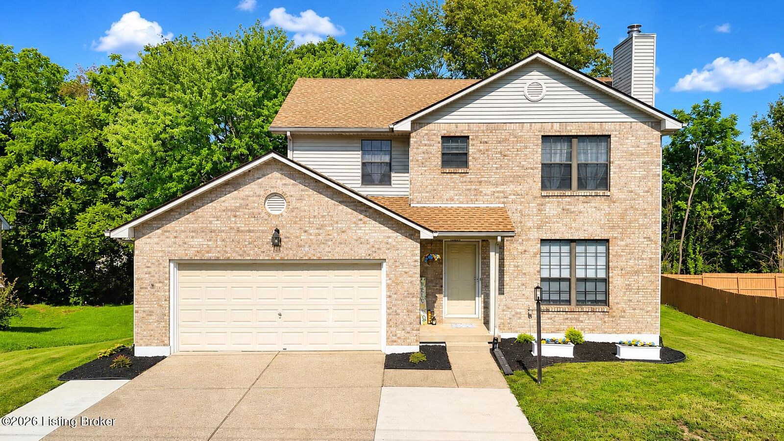 Property Photo:  409 College View Dr  KY 42701 
