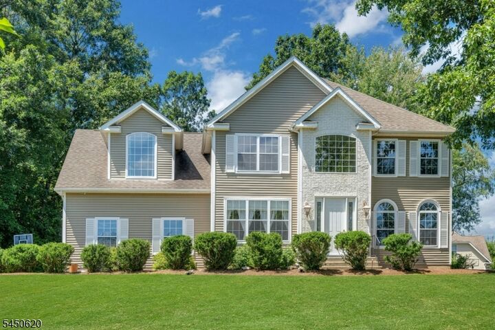 Property Photo:  6 Sabine Ln  NJ 07416 