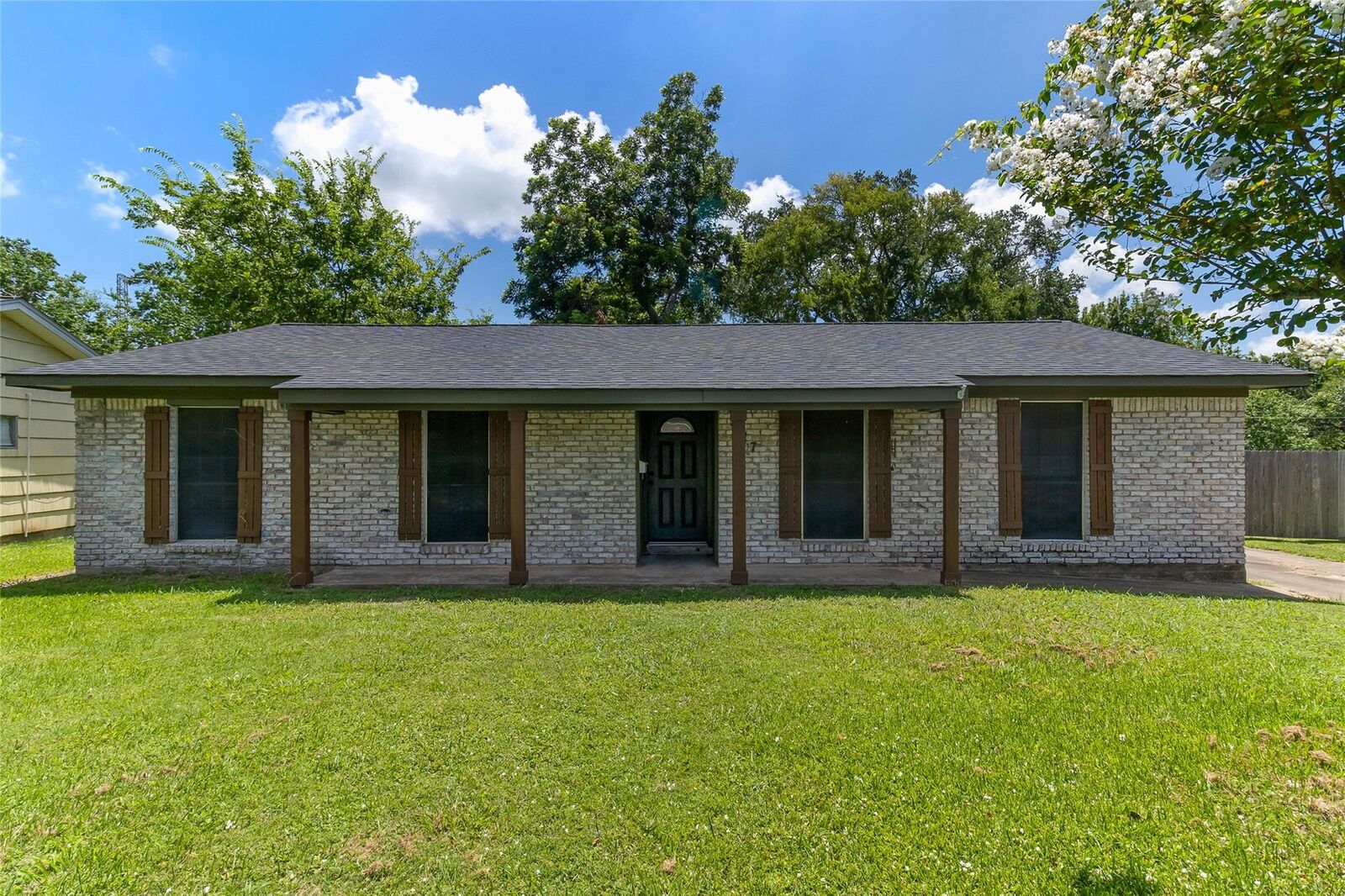 Property Photo:  117 Cannon Street  TX 77531 