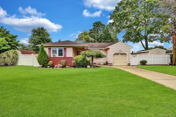 Property Photo:  127 Queens Avenue  NY 11704 