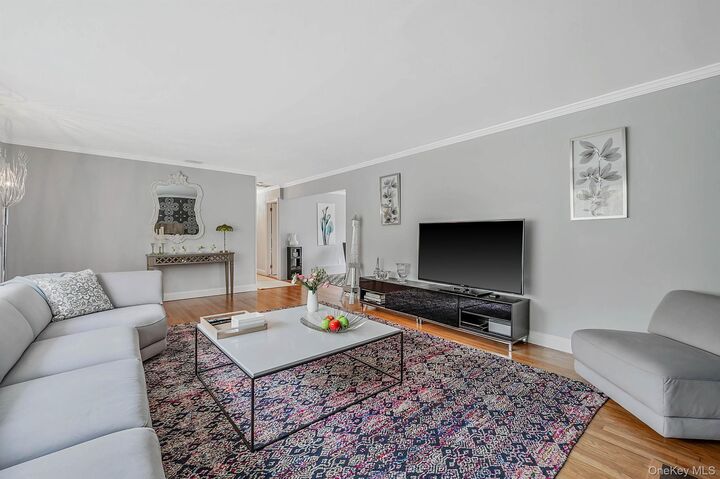 Property Photo:  47 Whitebrook Drive  NY 11901 