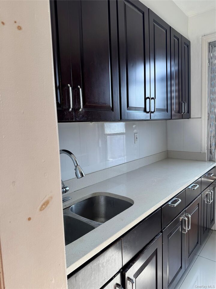 Property Photo: 2925 Matthews Avenue 6H NY 10467