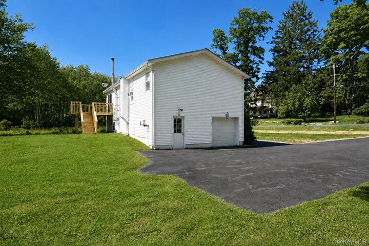 Property Photo:  89 Quannacut Road  NY 12566 