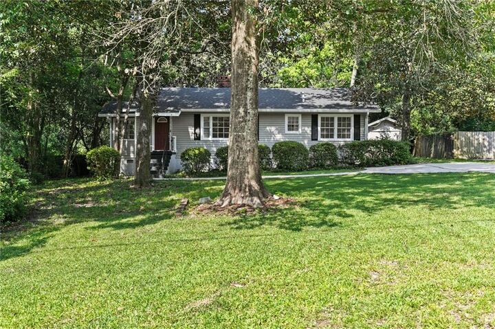 Property Photo: 1009 Pinewood Drive AL 36618