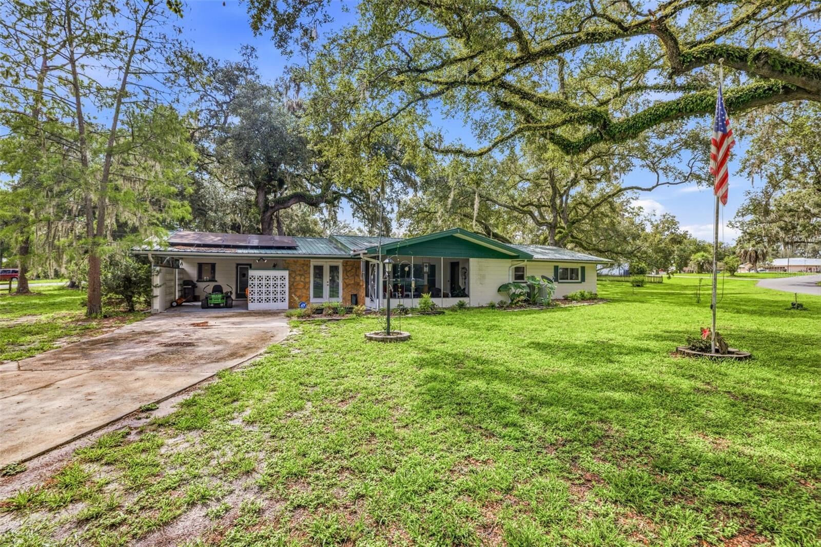 Property Photo: 34746 Gardenia Way FL 33523