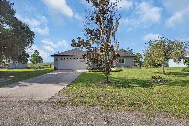 Property Photo: 523 Konomac Lake Drive FL 32713