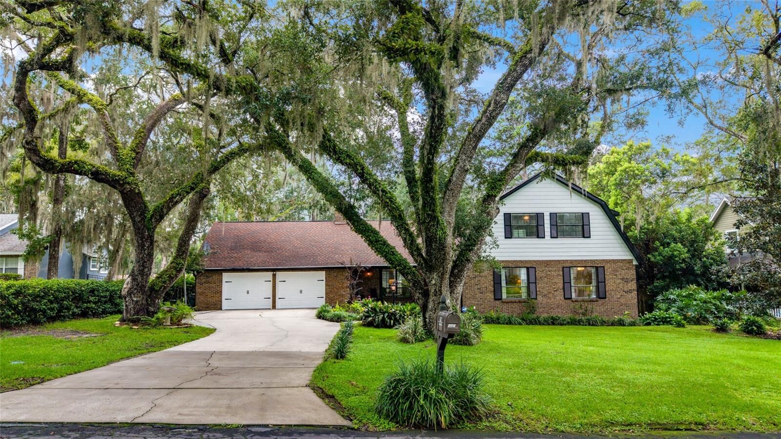 Property Photo: 527 Colonial Drive FL 34601