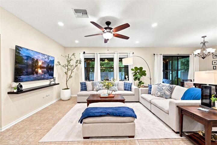 Property Photo: 1008 Oakcrest Drive FL 33510