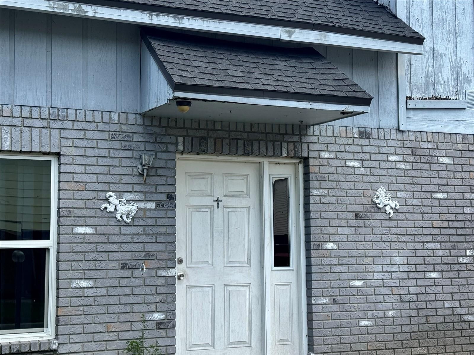 Property Photo:  717 Gasparino Court  FL 33584 