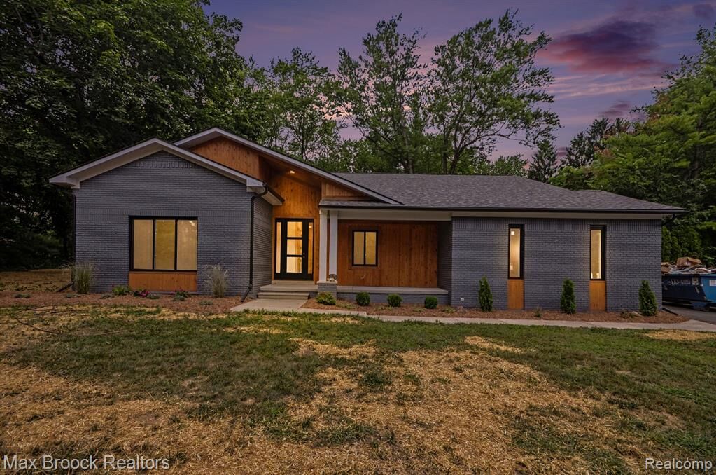 Property Photo: 4570 Burnley Drive MI 48304 3717