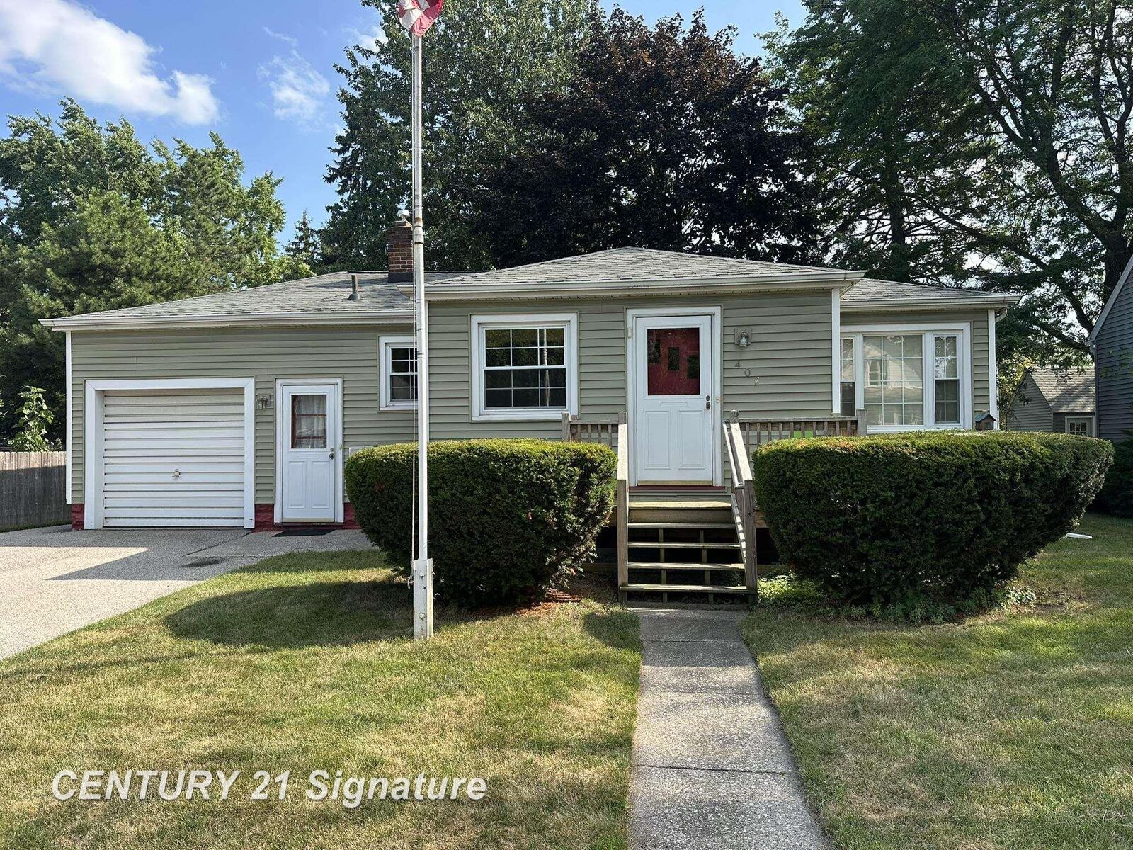 Property Photo:  407 W Jenny Street  MI 48706 