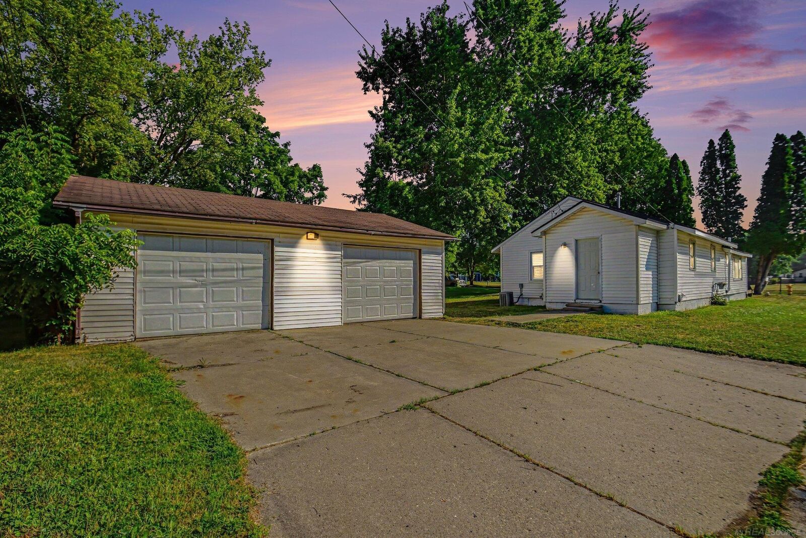 Property Photo: 303 Parkway Street MI 48446