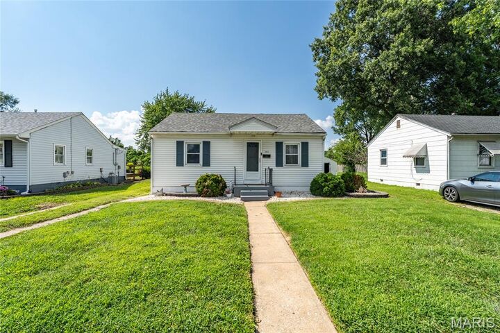 Property Photo: 2633 Center Street IL 62040
