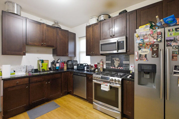 Property Photo: 7065 N Wolcott Avenue IL 60626