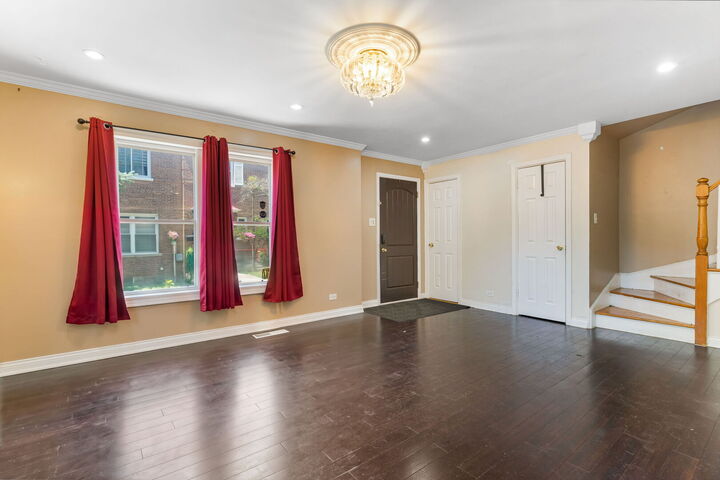 Property Photo: 1751 W Chase Avenue IL 60626