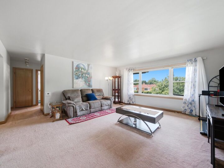 Property Photo:  1421 Balmoral Avenue 2S  IL 60154 