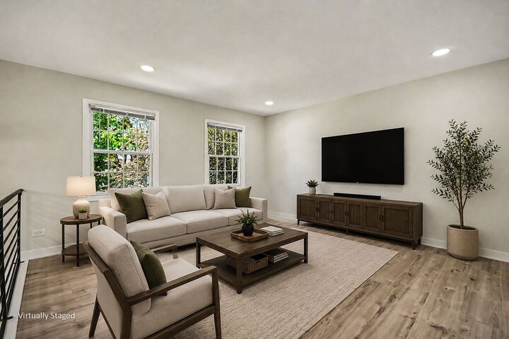 Property Photo:  1312 W Oakmont Road  IL 60169 
