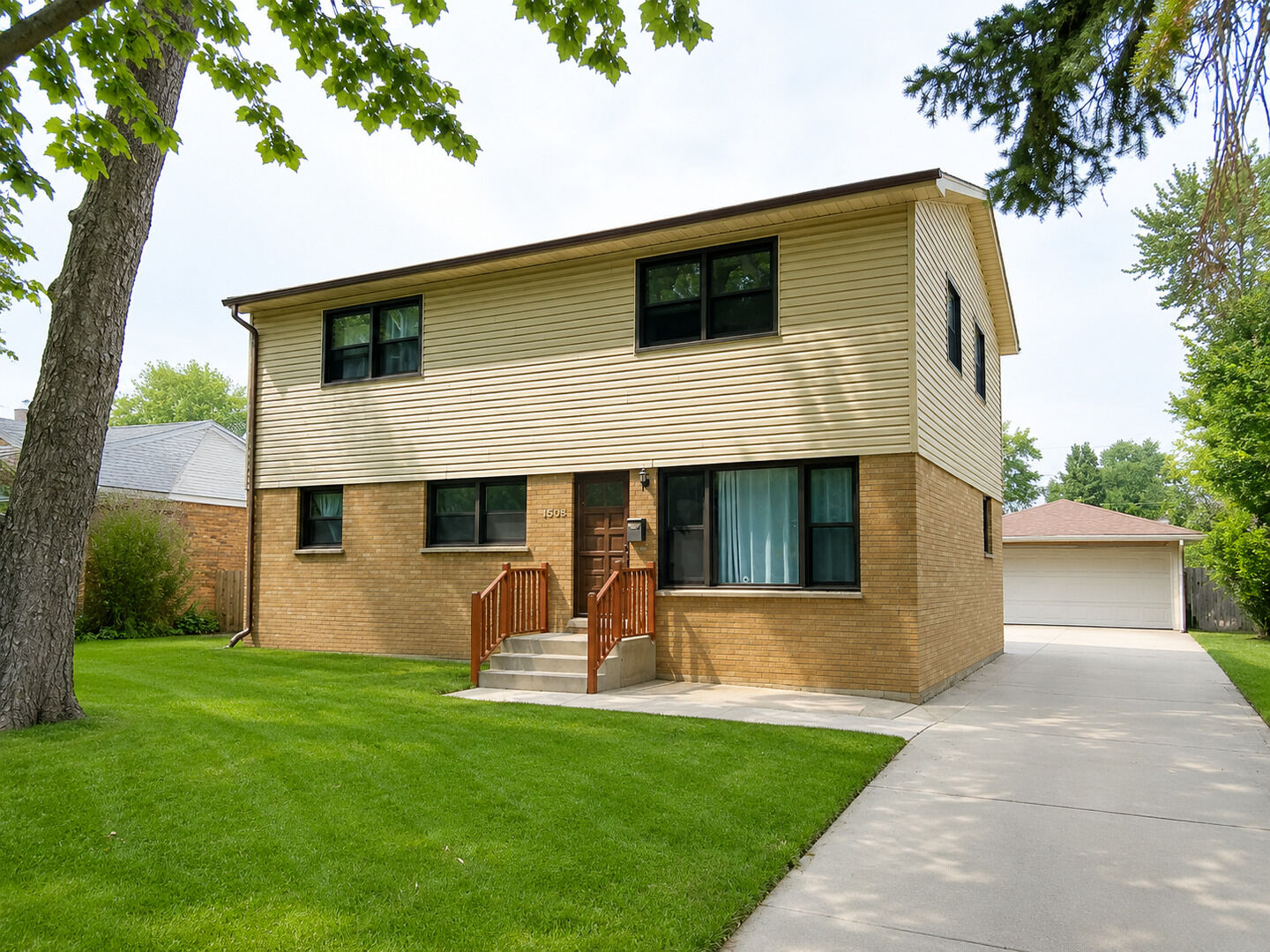 Property Photo:  1508 W Palm Drive  IL 60056 